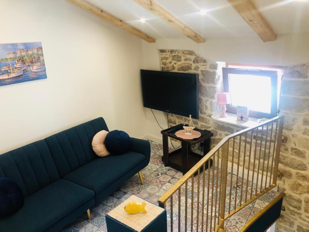 Istrian Stone House In The Heart Of The Beautiful Fishing Village Fazana - Only Few Steps From The Sea And The Wonderful Beach - Incl Plasma-Quad-Plus-Filter Against C O V I D Exterior photo