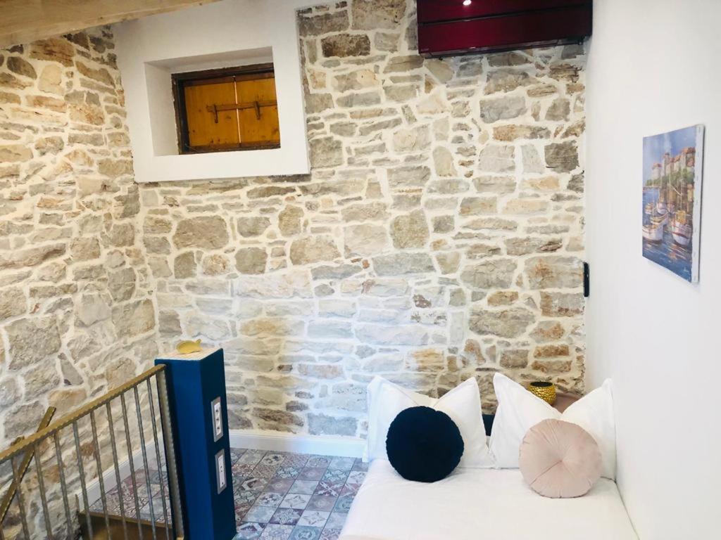Istrian Stone House In The Heart Of The Beautiful Fishing Village Fazana - Only Few Steps From The Sea And The Wonderful Beach - Incl Plasma-Quad-Plus-Filter Against C O V I D Exterior photo